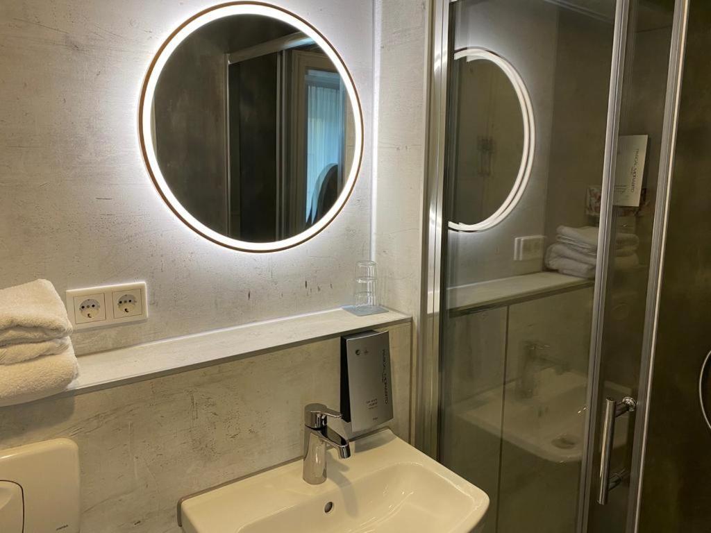 Boutique-Garni Hotel Papillon كمبن المظهر الخارجي الصورة