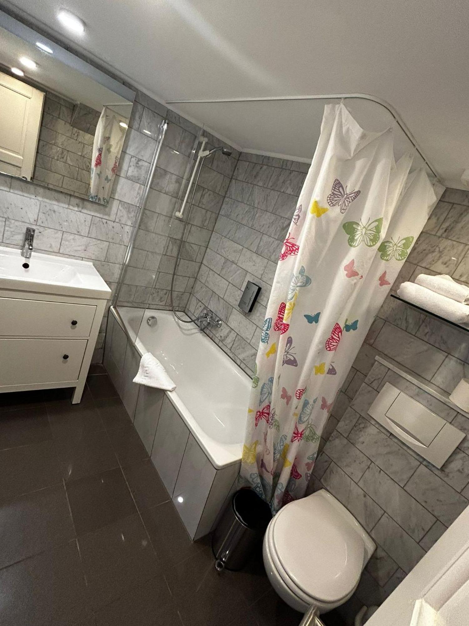 Boutique-Garni Hotel Papillon كمبن المظهر الخارجي الصورة