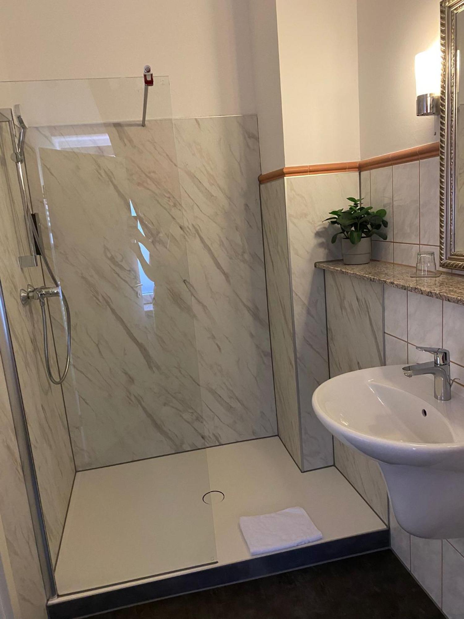 Boutique-Garni Hotel Papillon كمبن المظهر الخارجي الصورة