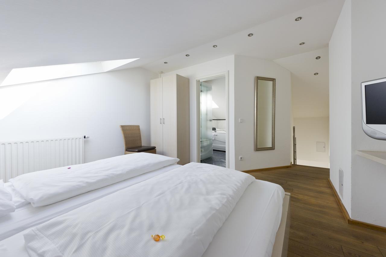 Boutique-Garni Hotel Papillon كمبن المظهر الخارجي الصورة